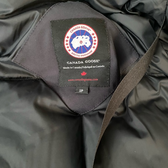 SOLD Authentic Canada goose Whistler Parka - Picture 6 of 7